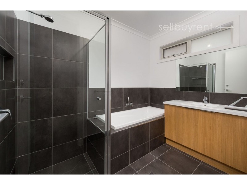 10 MCCARTHY STREET, Wodonga VIC 3690