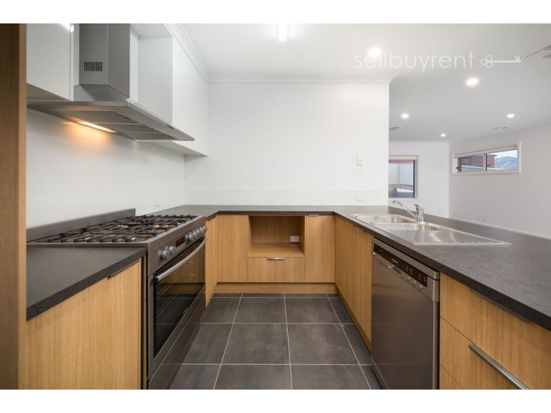 10 MCCARTHY STREET, Wodonga VIC 3690