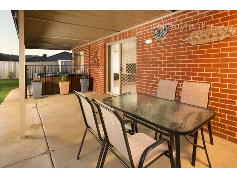 21 DERWENT WAY, Wodonga VIC 3690
