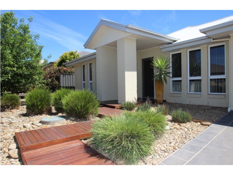 8 MYOTIS STREET, Thurgoona NSW 2640