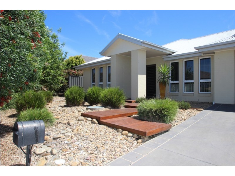 8 MYOTIS STREET, Thurgoona NSW 2640