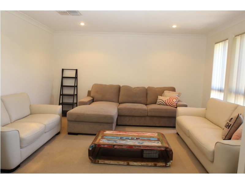 8 MYOTIS STREET, Thurgoona NSW 2640