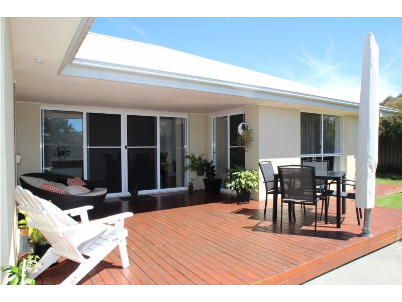 8 MYOTIS STREET, Thurgoona NSW 2640