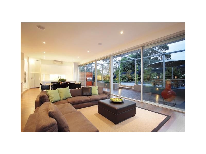 8 Wingan Ave, Camberwell VIC 3124