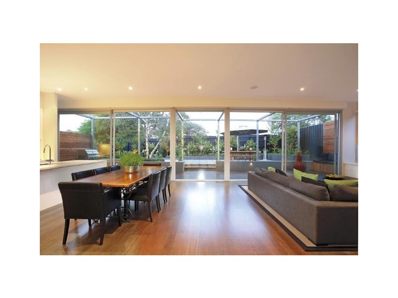 8 Wingan Ave, Camberwell VIC 3124