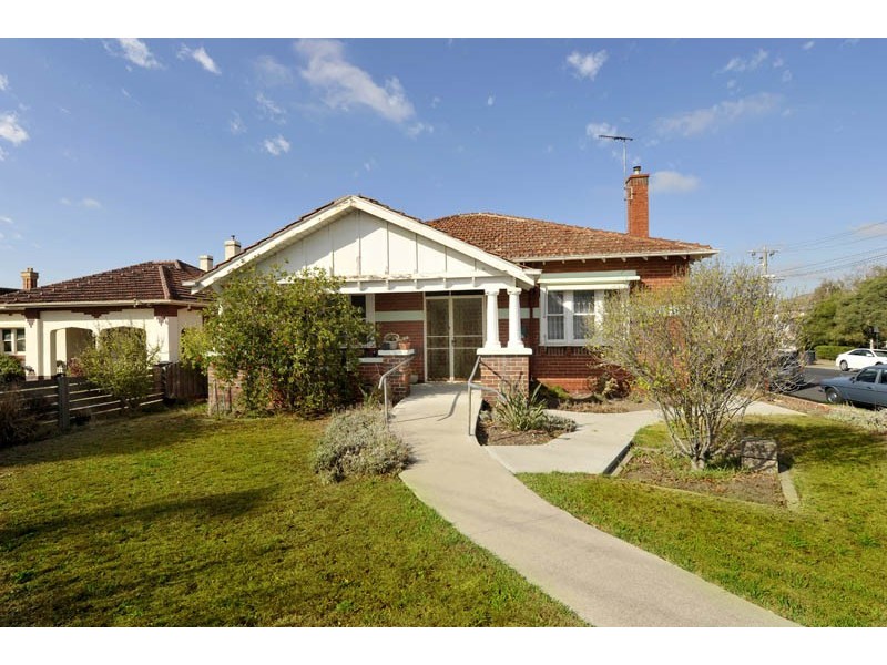 8 Railway Parade, Murrumbeena VIC 3163