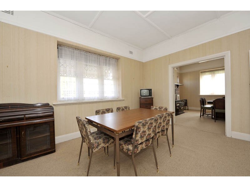 8 Railway Parade, Murrumbeena VIC 3163