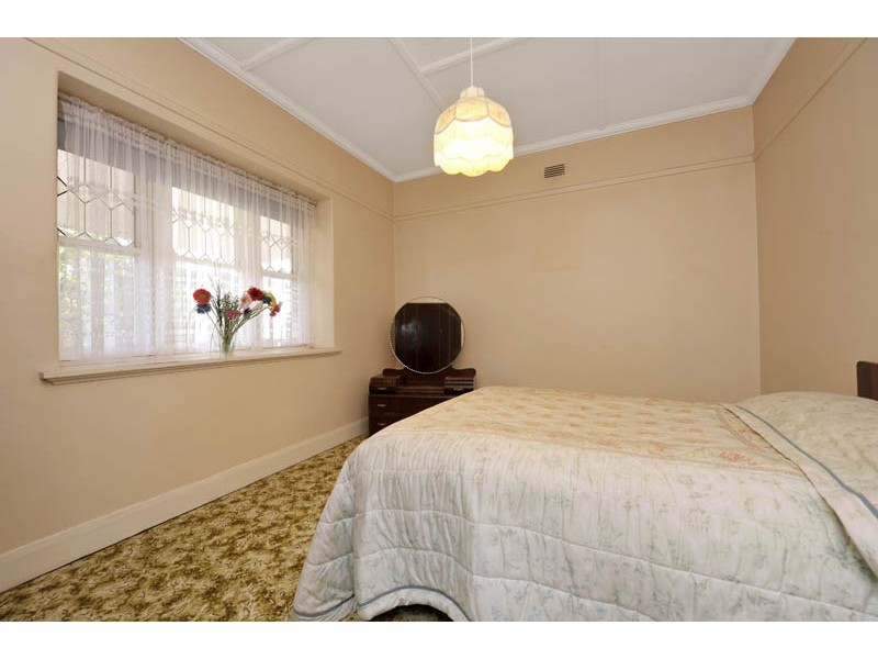 8 Railway Parade, Murrumbeena VIC 3163