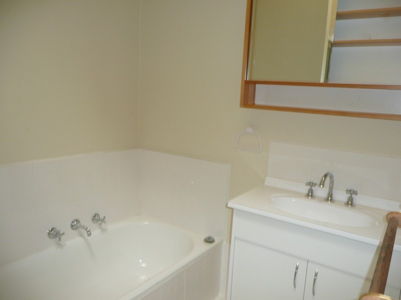 2/2 Oakpark Drive, Chadstone VIC 3148