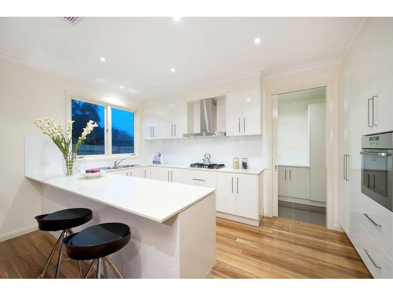 2/23 Leopold Street, Burwood VIC 3125