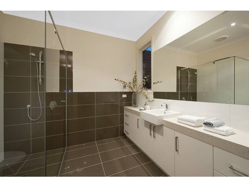 2/23 Leopold Street, Burwood VIC 3125