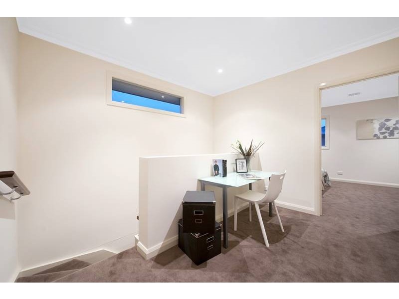 2/23 Leopold Street, Burwood VIC 3125