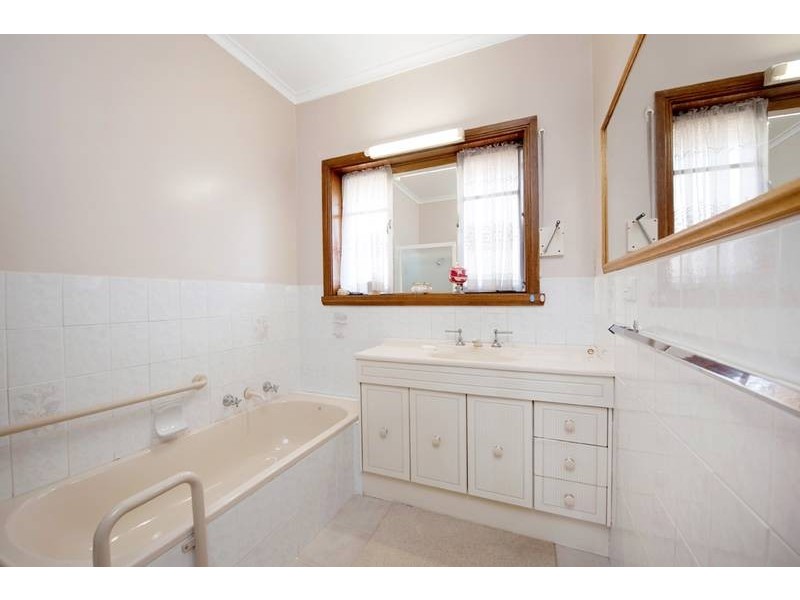 28 Leopold Street, Burwood VIC 3125