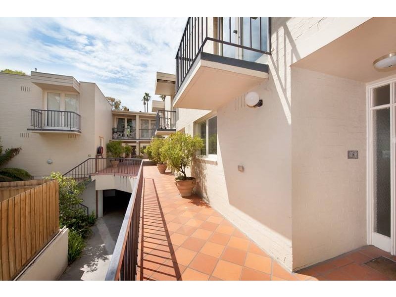 2/28 Tivoli Place, South Yarra VIC 3141