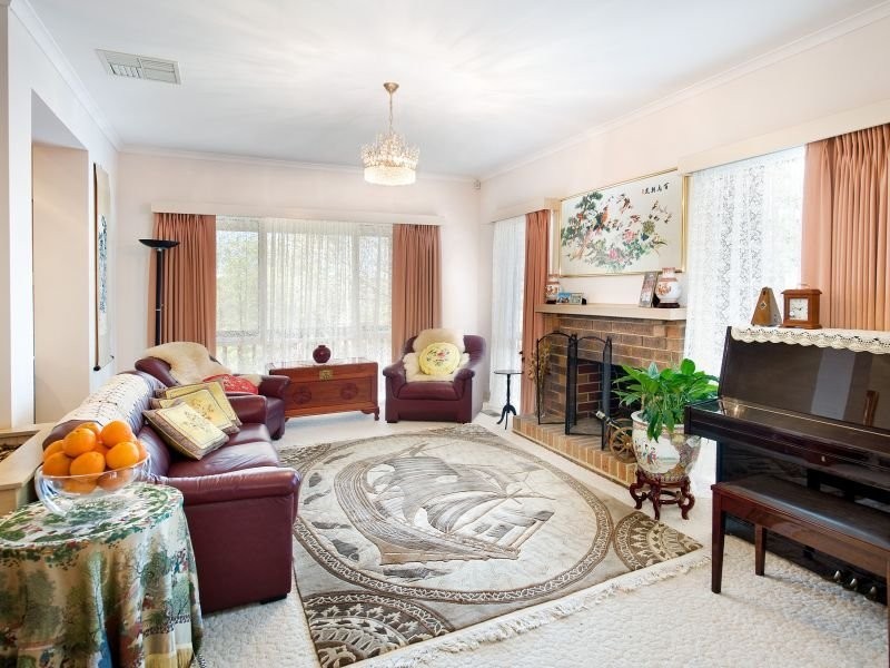 1 Varcoe Close, Burwood VIC 3125