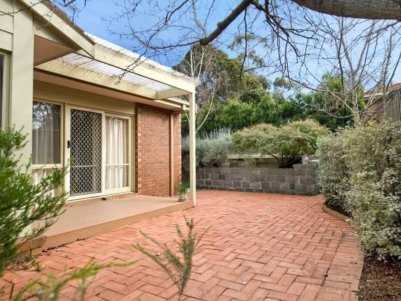 1 Varcoe Close, Burwood VIC 3125