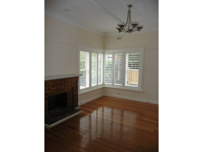 18 Aisbett Avenue, Camberwell VIC 3124