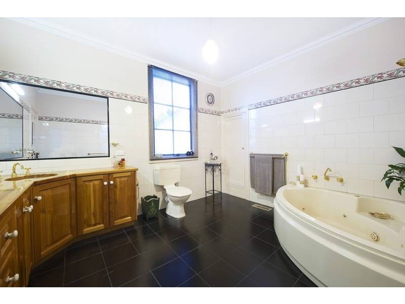 6 Hillside Parade, Glen Iris VIC 3146