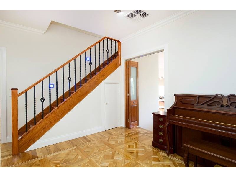 4 Peak Street, Malvern East VIC 3145