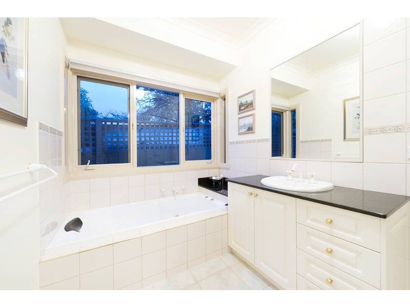 2/55 Athelstan Road, Camberwell VIC 3124