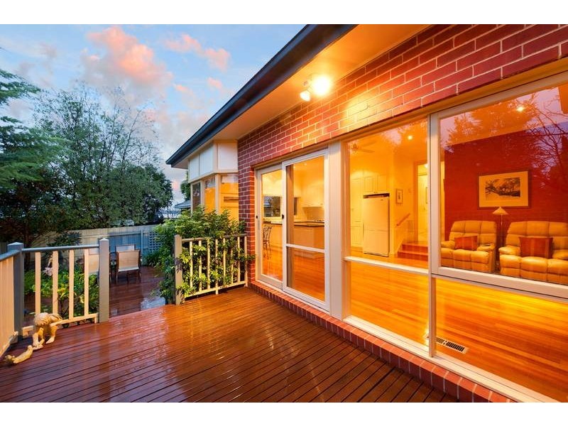 2/55 Athelstan Road, Camberwell VIC 3124