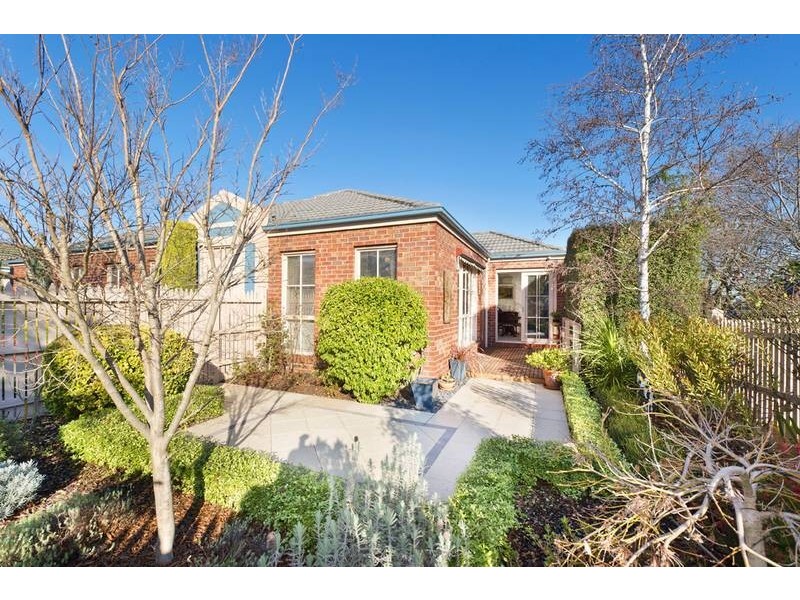 1/13 Newbigin Street, Burwood VIC 3125