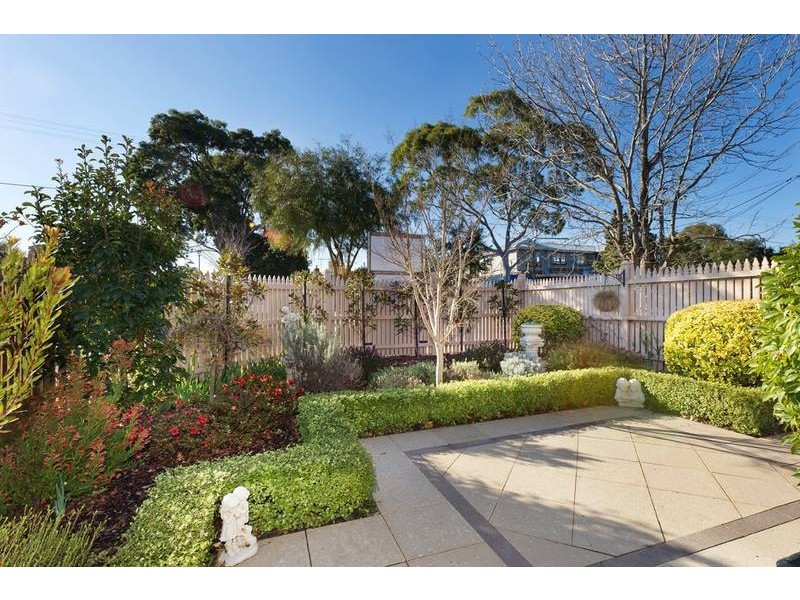 1/13 Newbigin Street, Burwood VIC 3125