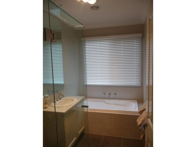 52A Queens Parade, Glen Iris VIC 3146