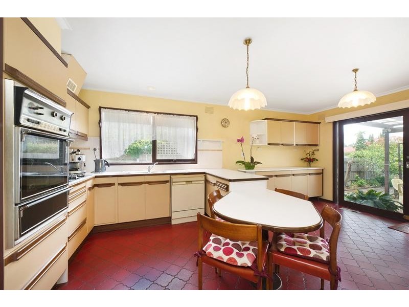 128 King Arthur Drive, Glen Waverley VIC 3150