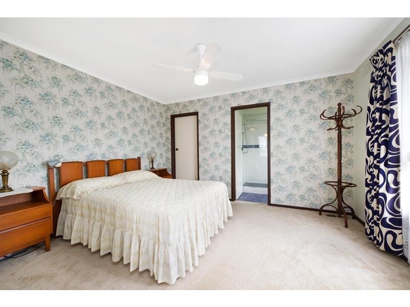 128 King Arthur Drive, Glen Waverley VIC 3150