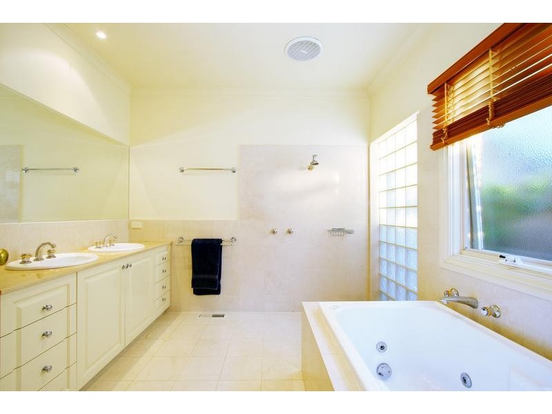 80 Murray Drive, Burwood VIC 3125