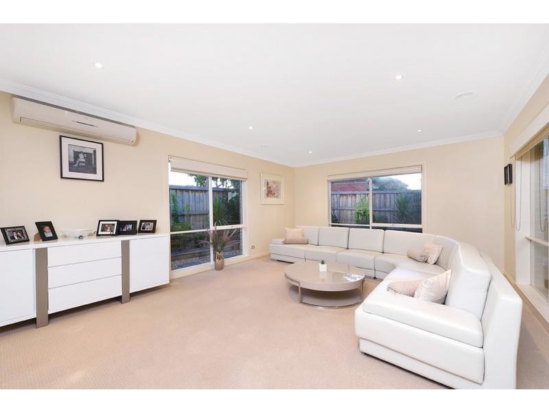 21 Moroney Drive, Chadstone VIC 3148