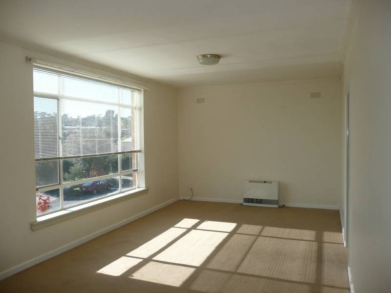 4/241 Warrigal Road, Burwood VIC 3125