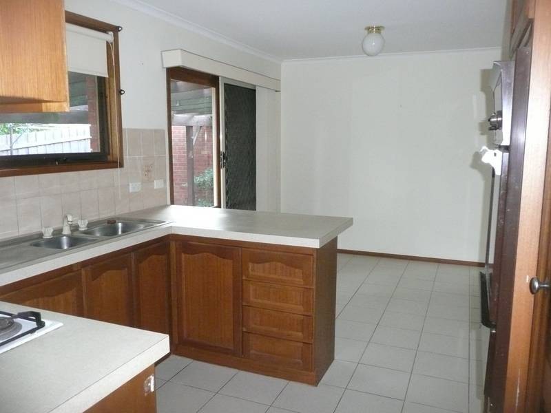 2/5 Edwards Street, Burwood VIC 3125