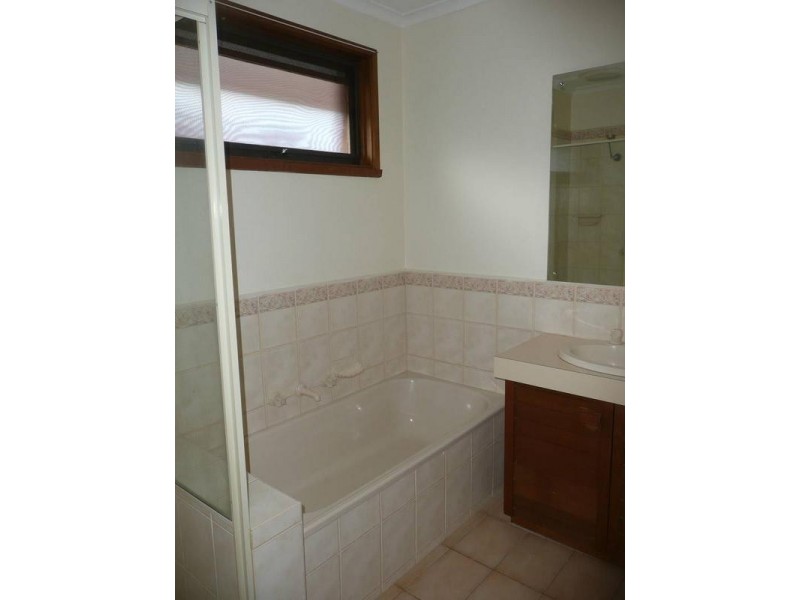 2/5 Edwards Street, Burwood VIC 3125