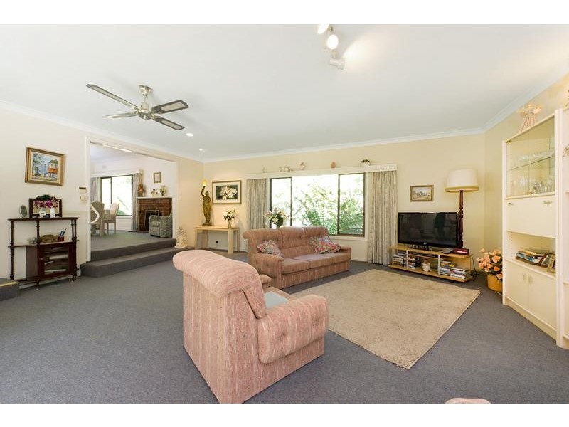 11 Warren Street, Burwood VIC 3125