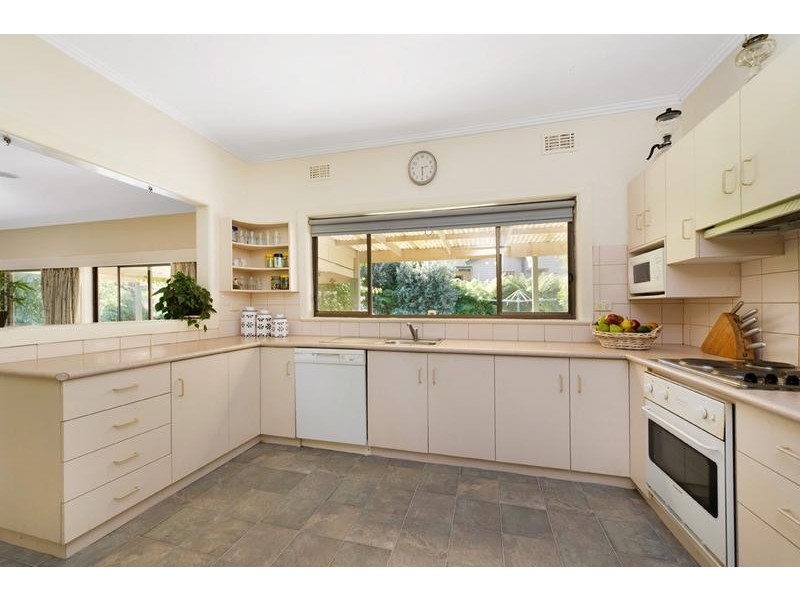 11 Warren Street, Burwood VIC 3125