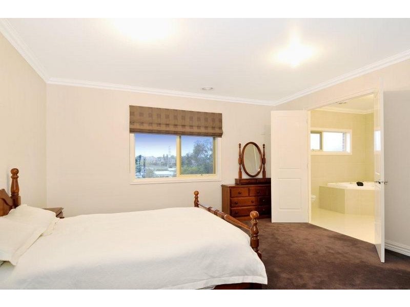 5 Moroney Drive, Chadstone VIC 3148