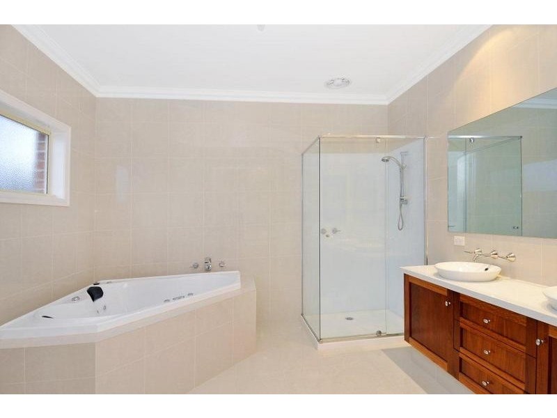 5 Moroney Drive, Chadstone VIC 3148