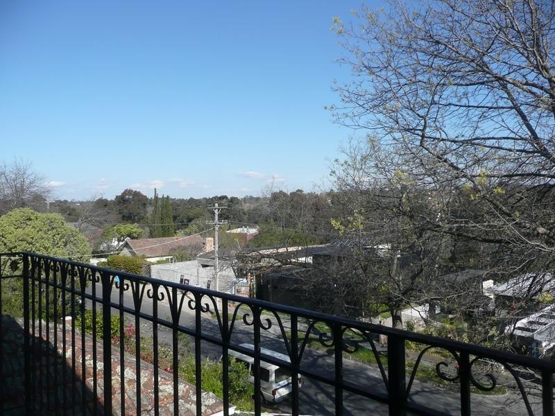 71 Valley Parade, Glen Iris VIC 3146