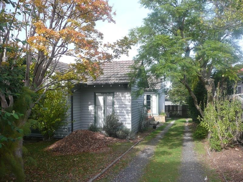 8 Alder Street, Burwood VIC 3125