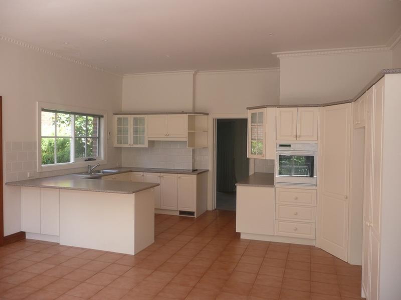 71 Valley Parade, Glen Iris VIC 3146