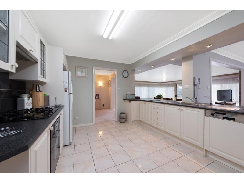 8 Roycroft Close, Glen Waverley VIC 3150