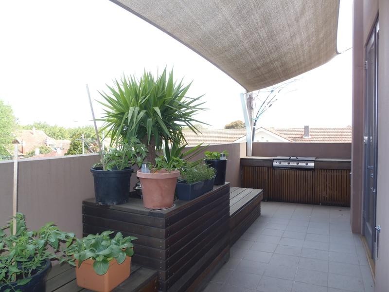 11/92-96 Waverley Road, Malvern East VIC 3145