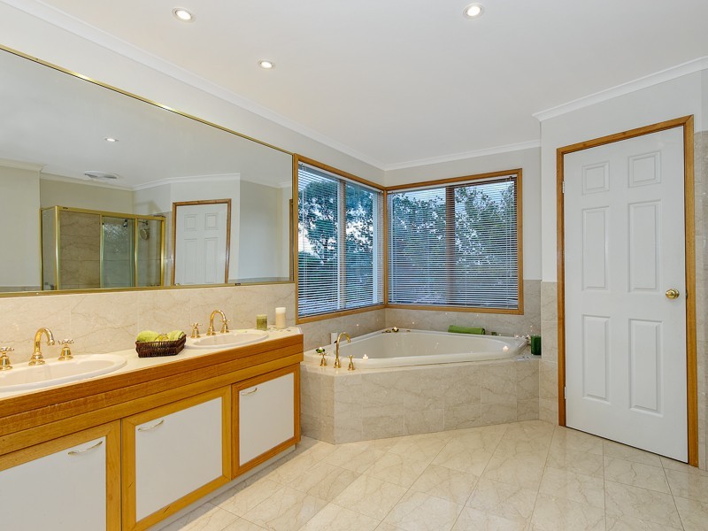 27 Lurnea Road, Glen Iris VIC 3146