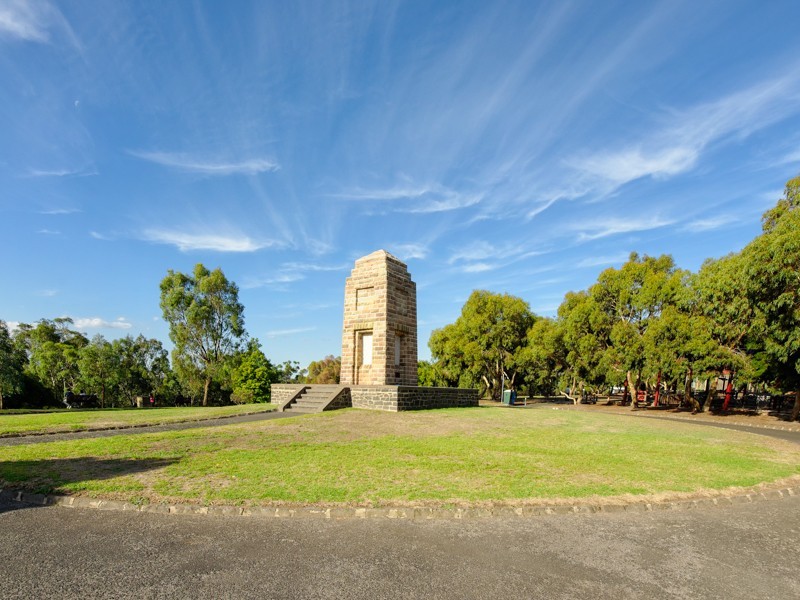 1 & 2/5 Parring Road, Balwyn VIC 3103