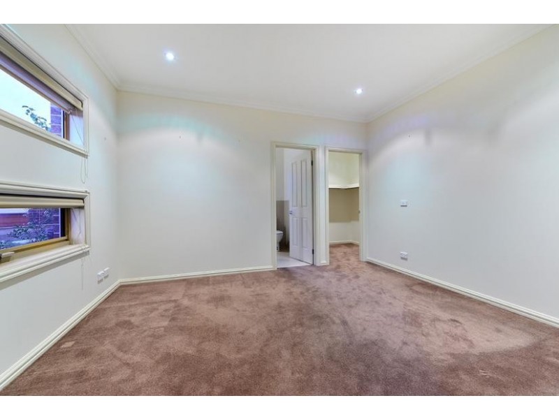 1/5 Walcha Court, Chadstone VIC 3148