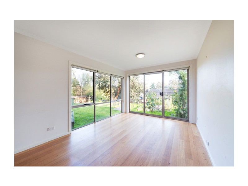 82 Valley Parade, Glen Iris VIC 3146