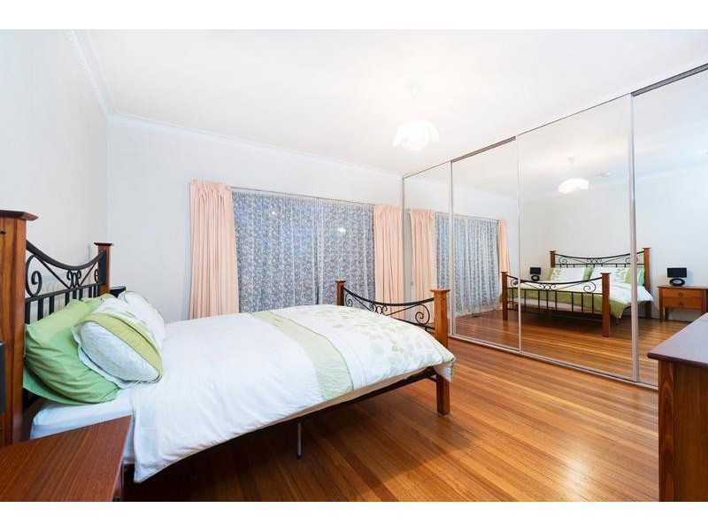 1 Barnes Avenue, Burwood VIC 3125