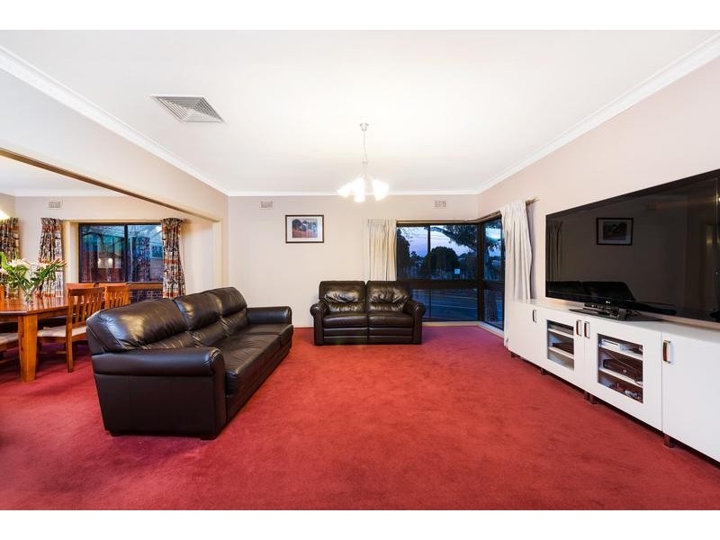 1 Barnes Avenue, Burwood VIC 3125